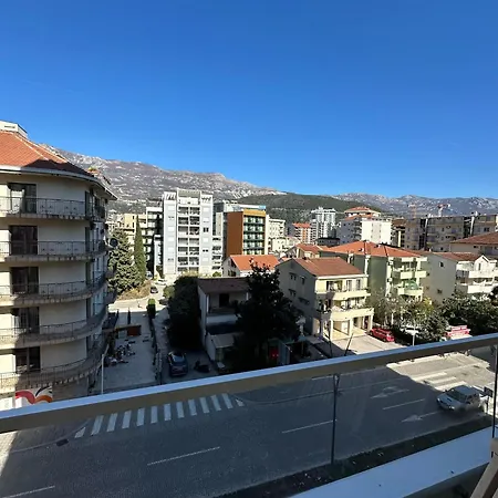 Orange 1 Apartment *